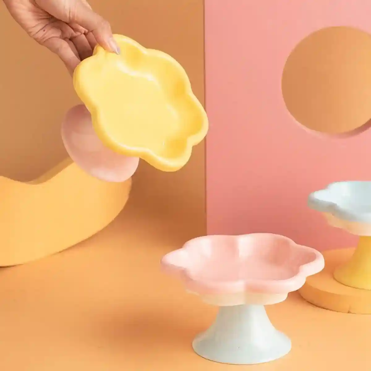 Elevated Ceramic Cat Bowl  Anti-Knock Flower-Shaped Dish for Cats & Small Pets - Image 3