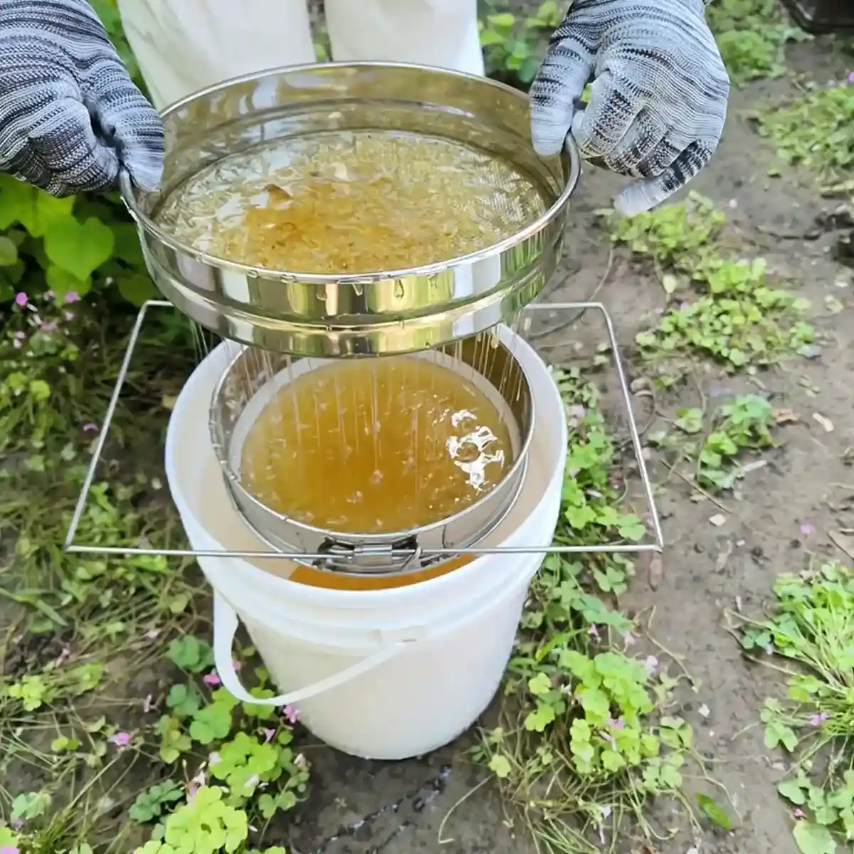 Double-Layer Stainless Steel Honey Strainer with Adjustable Stand - Image 5