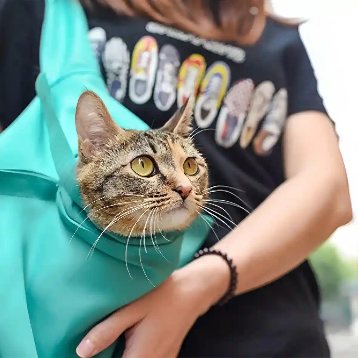 Multifunctional Pet Grooming Shoulder Bag for Cats Durable Nylon Design - Image 8