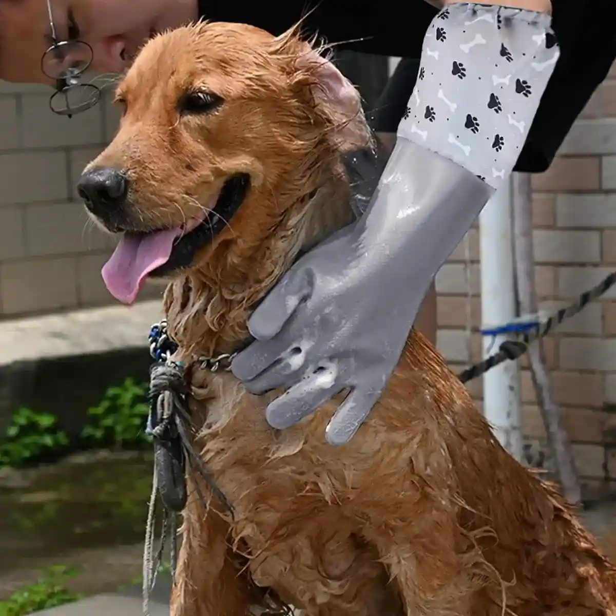 Extended Silicone Pet Bathing Gloves with Soft Brush Surface - Image 2