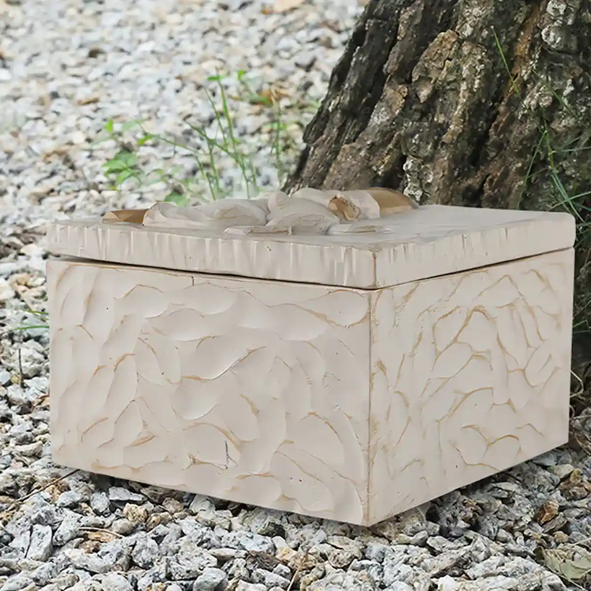 Keepsake Resin Pet Urn Memorial Box for Ashes and Mementos - Image 11