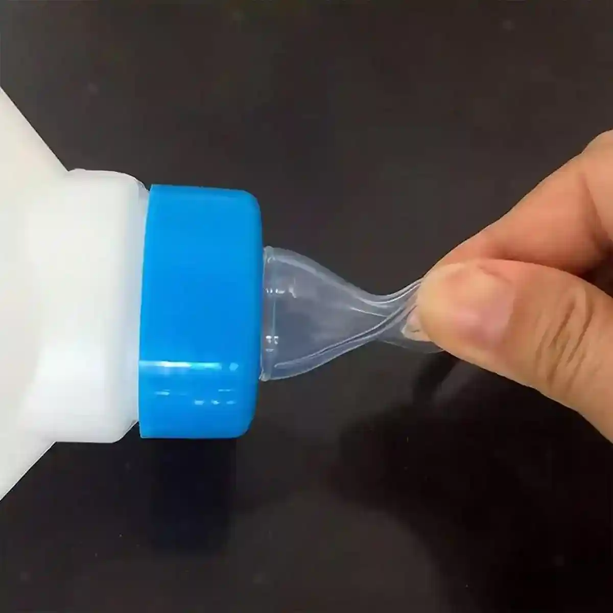Piglet Milk Feeder 2.5L Large Capacity with 6 Soft Silicone Teats - Image 13