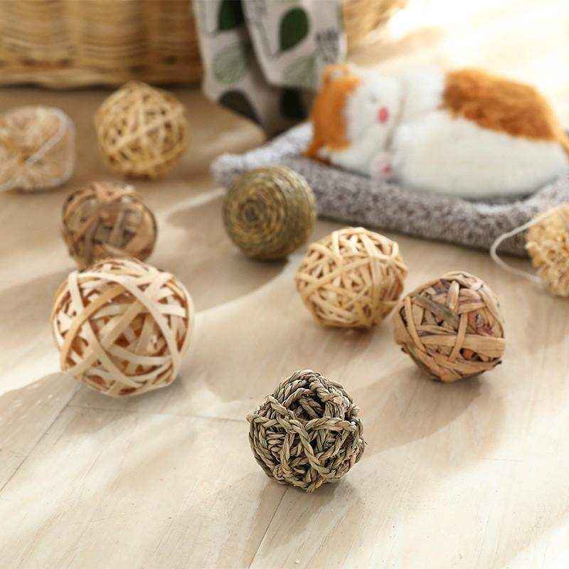 Durable Chew Toys for Rabbits Natural Grass Ball Set - Image 4